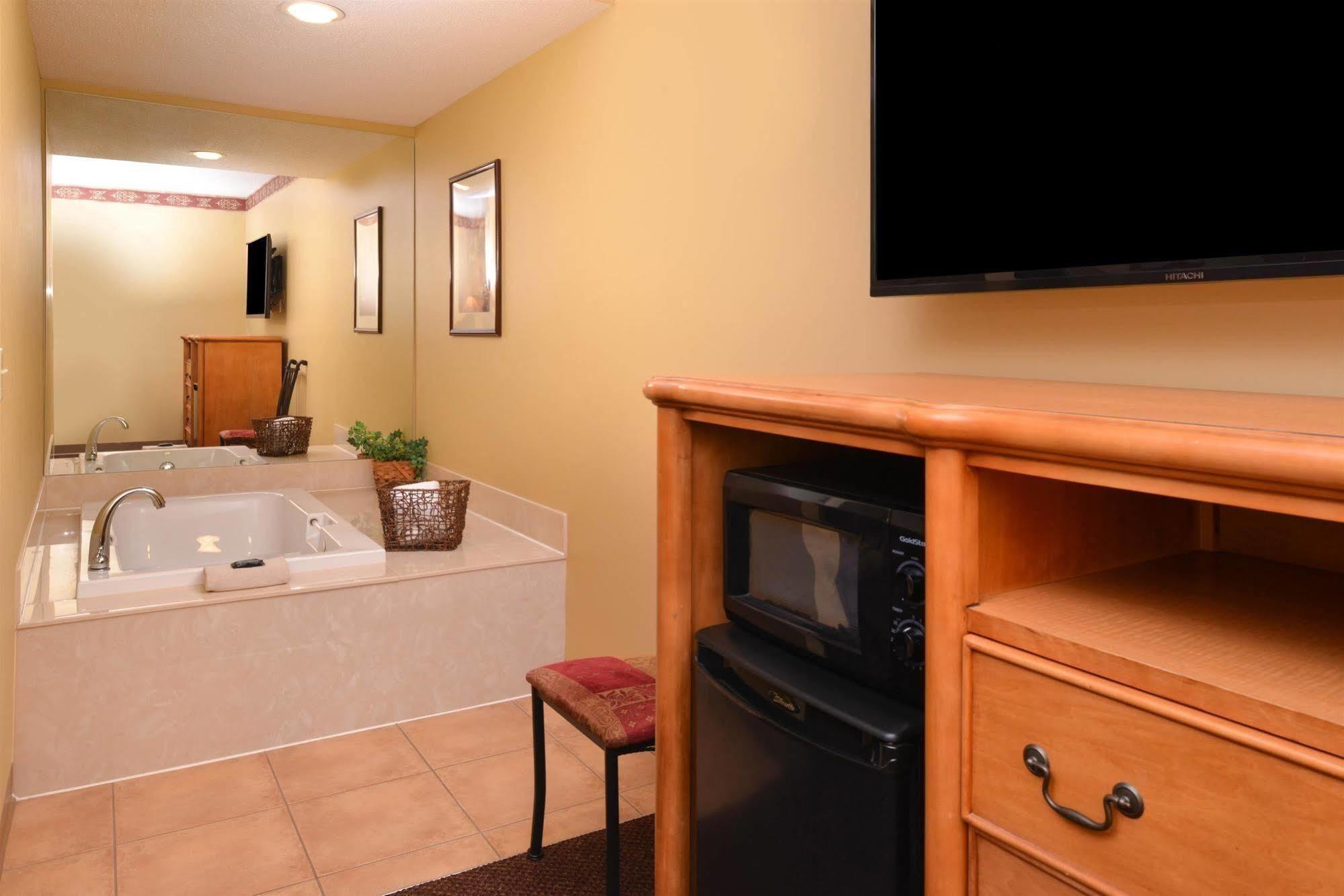Country Hearth Inn & Suites Edwardsville Zewnętrze zdjęcie